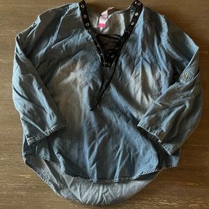 No boundaries denim look shirt. Size small